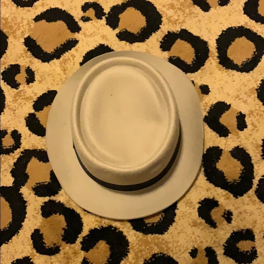Tan felt hat - Picture 2 of 3